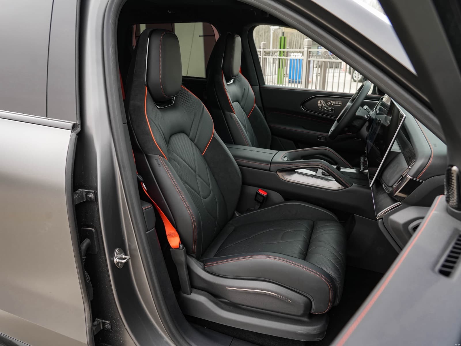 Zeekr 8X — interior photo